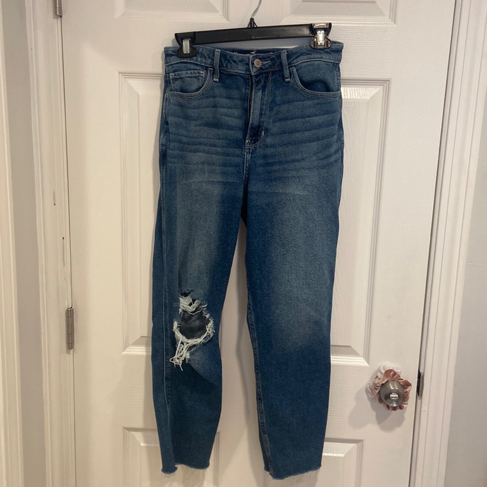 Hollister Ultra High-Rise Mom Jean